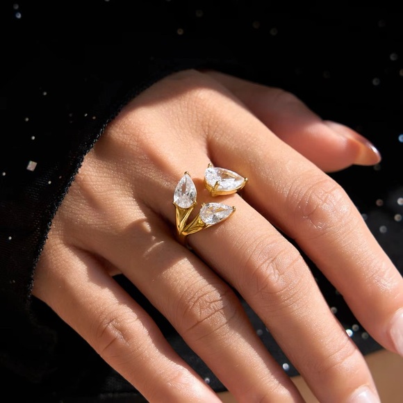 Size 8 | 18K Gold Plated Teardrop CZ Ring - Picture 2 of 8